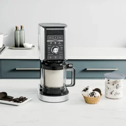 Ninja CREAMi Deluxe Ice Cream Maker Pint Bundle
